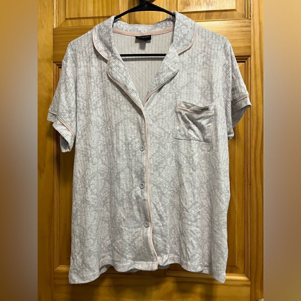 Tahari size L gray and pink pajama top